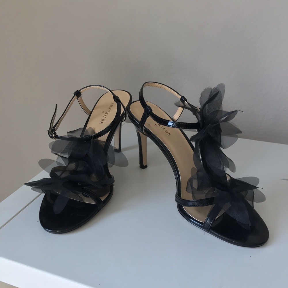Adorable Strapy Heels. Ann Taylor size 9M.